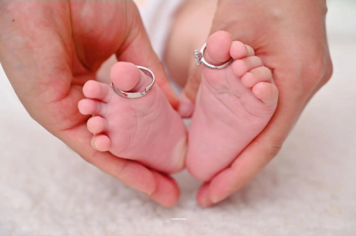供卵试管代怀生子费用四个月宝宝不爱笑
